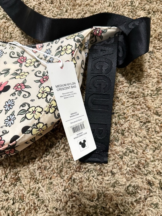 BAGGU Disney Mickey & Friends Medium Nylon Crescent Bag NWT - Picture 5 of 5